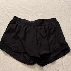 lululemon black hottie hot shorts size 8